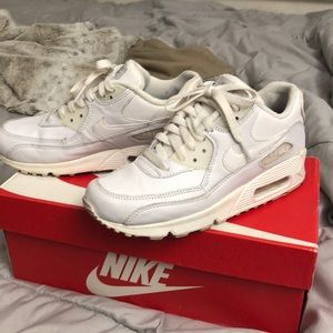 White nike air max size 4.5 boys women’s 6